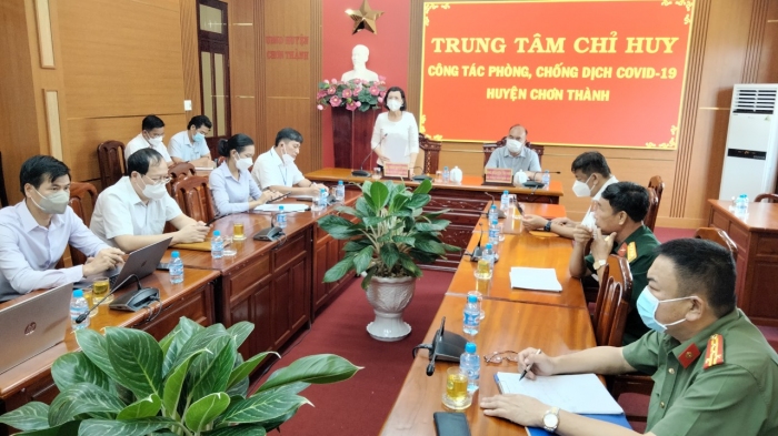 Phó Chủ tịch UBND tỉnh Trần Tuyết Minh kiểm tra công tác phòng chống dịch tại Chơn Thành