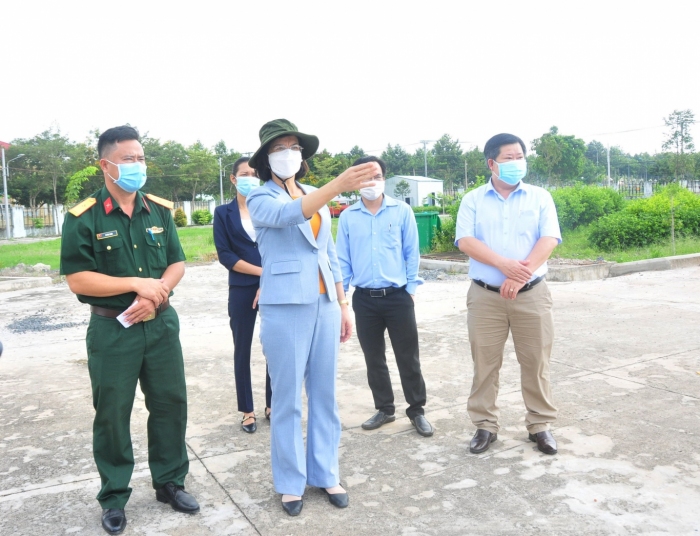 Phó Chủ tịch UBND tỉnh Trần Tuyết Minh kiểm tra khu cách ly tại Chơn Thành