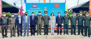 Trao kinh phí của Chính phủ Việt Nam hỗ trợ Vương quốc Campuchia