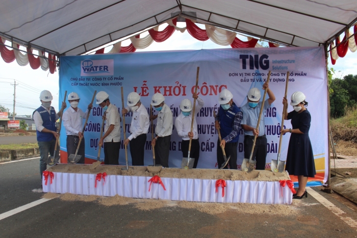 Khởi công công trình tuyến ống cấp nước huyện Phú Riềng