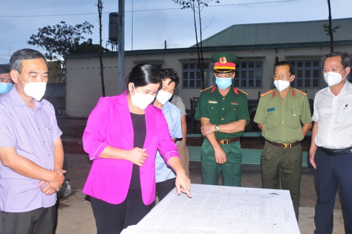 Chủ tịch UBND tỉnh kiểm tra tiến độ xây dựng Bệnh viện dã chiến K72