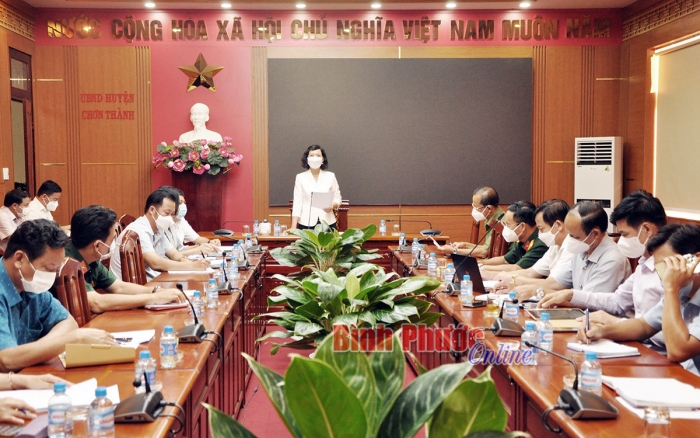 Phó chủ tịch UBND tỉnh Trần Tuyết Minh kiểm tra công tác phòng, chống Covid-19 tại Chơn Thành