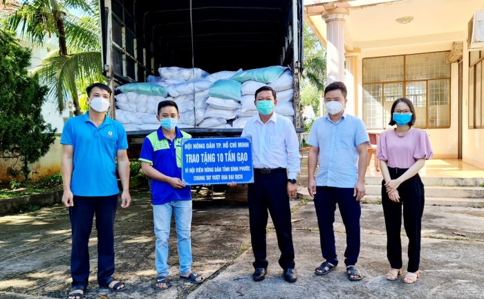 Tiếp nhận 10 tấn gạo từ Hội Nông dân Thành phố Hồ Chí Minh