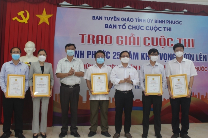 Tổng kết và trao giải cuộc thi “Bình Phước 25 năm khát vọng vươn lên”