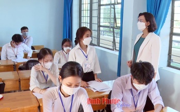 Lãnh đạo tỉnh kiểm tra dạy và học trực tiếp tại Đồng Xoài, Đồng Phú
