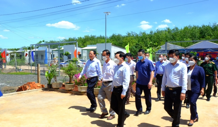 Phó Thủ tướng Thường trực Chính phủ thăm điểm dân cư liền kề chốt dân quân biên giới xã Thanh Hòa