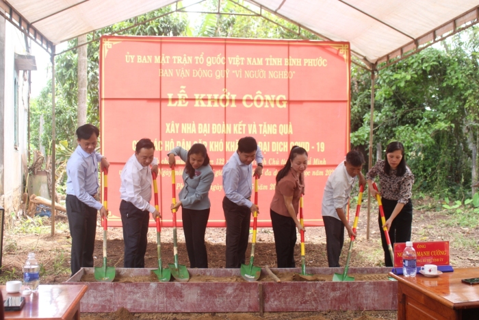 Bí thư Tỉnh ủy Nguyễn Mạnh Cường dự lễ khởi công xây nhà đại đoàn kết