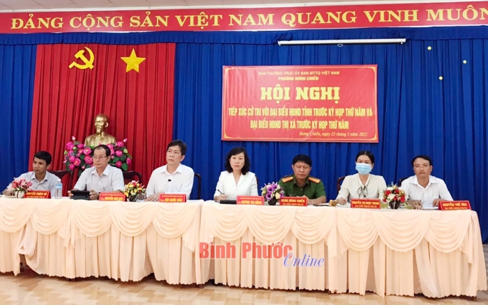 Chủ tịch HĐND tỉnh Huỳnh Thị Hằng tiếp xúc cử tri phường Hưng Chiến