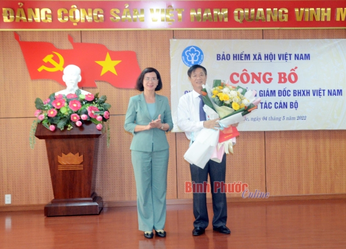 Công bố và trao quyết định nghỉ hưu đối với Giám đốc BHXH tỉnh Bình Phước