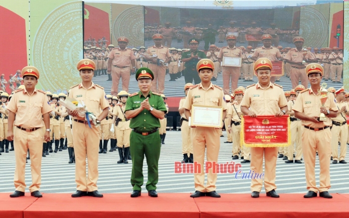 Cảnh sát giao thông Bình Phước nhất toàn quốc hội thi lái xe giỏi và an toàn năm 2022