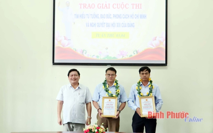 Thành ủy Đồng Xoài trao giải cuộc thi tìm hiểu tư tưởng, đạo đức, phong cách Hồ Chí Minh