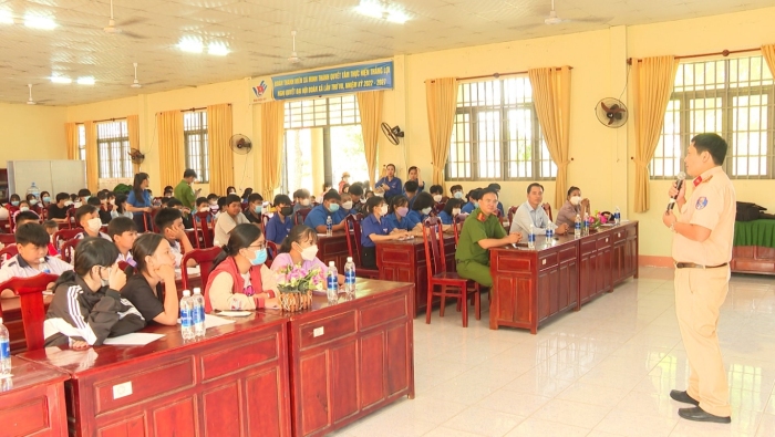 Hơn 200 học sinh ở Chơn Thành được tuyên truyền về phòng chống đuối nước và Luật giao thông