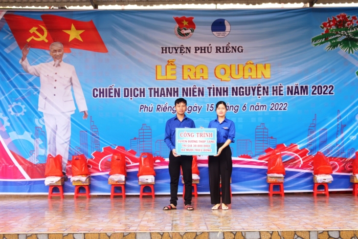 Phú Riềng ra quân chiến dịch thanh niên tình nguyện hè năm 2022