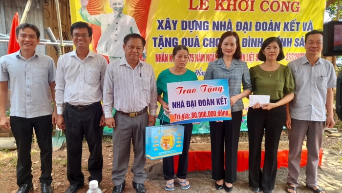 Lãnh đạo tỉnh thăm các gia đình có công tại Đồng Phú