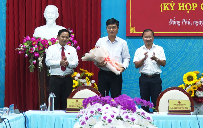 Đồng chí Hoa Vận Định được bầu giữ chức Phó Chủ tịch UBND huyện Đồng Phú
