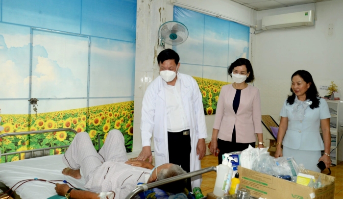 Bộ Y tế làm việc với thị xã Bình Long về công tác phát triển y học cổ truyền, y tế cơ sở