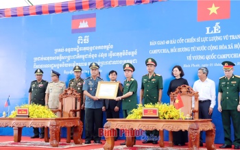 Trang trọng lễ bàn giao 49 hài cốt chiến sĩ Lực lượng vũ trang đoàn kết cứu nước Campuchia về nước