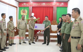 Ty Công an các tỉnh Kratie, Tbong Khmum chúc tết Công an tỉnh Bình Phước