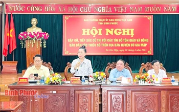 Chủ tịch Ủy ban MTTQ Việt Nam tỉnh tiếp xúc với chức sắc các tôn giáo, già làng, người có uy tín