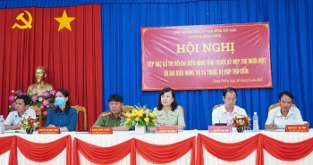 Đồng chí Huỳnh Thị Hằng tiếp xúc cử tri phường Hưng Chiến