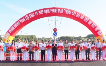 Đồng Xoài: Khánh thành đường Phan Bội Châu và phát động trồng cây nhớ ơn Bác Hồ