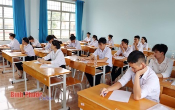 Trên 570 thí sinh Đồng Phú bước vào môn thi đầu tiên kỳ thi THPT quốc gia năm 2023