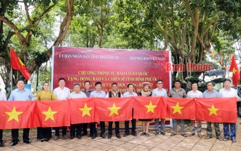 Hội Nhà báo Việt Nam: 35 suất học bổng tặng học sinh nghèo Bình Phước
