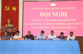 Phó Chủ tịch UBND tỉnh Trần Văn Mi tiếp xúc cử tri Bình Long