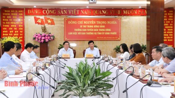 Bí thư Trung ương Đảng, Trưởng ban Tuyên giáo Trung ương Nguyễn Trọng Nghĩa làm việc với Ban Thường vụ Tỉnh ủy Bình Phước
