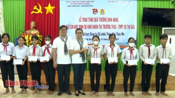 Đảng ủy Khối các cơ quan Trung ương thăm, tặng quà tại Bình Phước