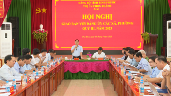 Thị ủy Chơn Thành giao ban với Đảng ủy các xã, phường