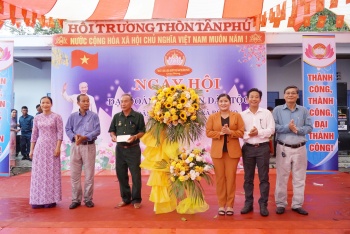 Chủ tịch UBND tỉnh tham dự Ngày hội đại đoàn kết khu dân cư Tân Phú, Bù Nho