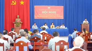 Phó Chủ tịch UBND tỉnh Trần Tuyết Minh tiếp xúc cử tri xã Bom Bo