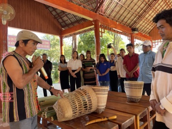 Tập huấn truyền dạy nghề đan gùi truyền thống của người S'tiêng