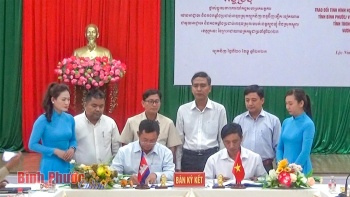 Hội nghị trao đổi, phối hợp giữa huyện Lộc Ninh với 2 huyện Mê Mốt, Sanuol (Campuchia)
