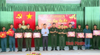 Bộ Tư lệnh Quân khu 7 thăm, tặng quà tại Bù Gia Mập