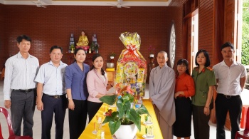 Lãnh đạo thị xã Bình Long thăm, chúc Tết các cơ sở tôn giáo trên địa bàn