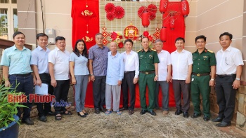 Trưởng ban Tổ chức Tỉnh ủy Nguyễn Hồng Trà thăm, chúc tết tại Phú Riềng