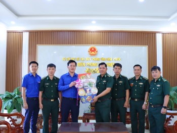 Tỉnh đoàn thăm, chúc Tết các đơn vị lực lượng vũ trang trên địa bàn huyện Lộc Ninh