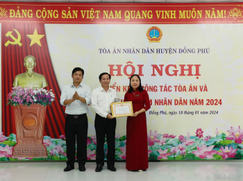 Toà án Nhân dân huyện Đồng Phú đạt danh hiệu “Tập thể lao động xuất sắc”