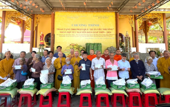 Tặng 600 phần quà cho các hộ khó khăn tại huyện Bù Đăng