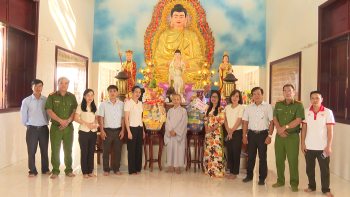 Lãnh đạo thị xã Chơn Thành thăm, chúc Tết các cơ sở tôn giáo trên địa bàn