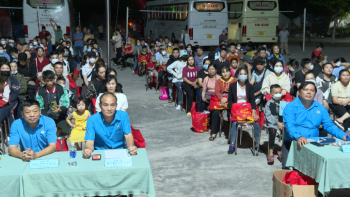 04 chuyến xe miễn phí đưa công nhân, người lao động có hoàn cảnh khó khăn về quê đón Tết