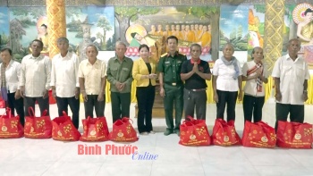 Quân khu 7 chúc tết Chôl Chnăm Thmây tại Lộc Ninh