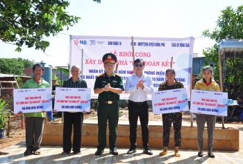 Đồng Phú khởi công xây dựng 4 căn nhà đại đoàn kết