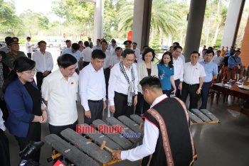 Chủ tịch Quốc hội Trần Thanh Mẫn thăm Khu di tích quốc gia đặc biệt Bộ Chỉ huy miền Tà Thiết