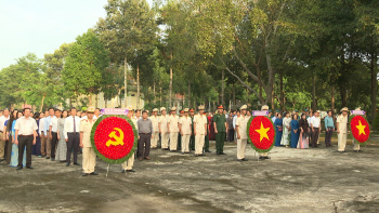 Chơn Thành tổ chức lễ viếng đài tưởng niệm các anh hùng liệt sĩ