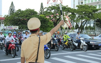 Điều kiện của người điều khiển phương tiện tham gia giao thông đường bộ