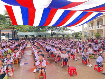 Hội Cựu chiến binh huyện Bù Gia Mập tổ chức chương trình “Ông kể cháu nghe”