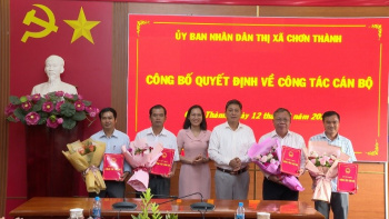 Chơn Thành công bố các quyết định về công tác cán bộ